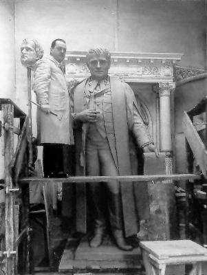 Portrait of Henri Hebert: With “Louis-Hippolyte Lafontaine” (1930). Courtesy of François Lareau, Ottawa.
